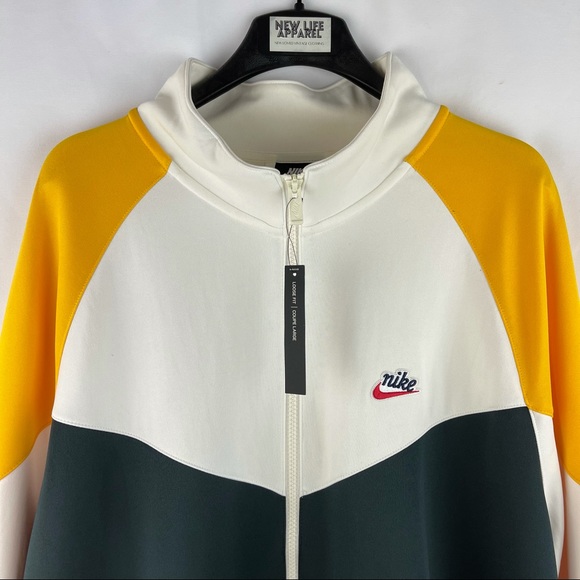*SOLD Nike Men’s Heritage Windrunner Track Jacket - Picture 3 of 9